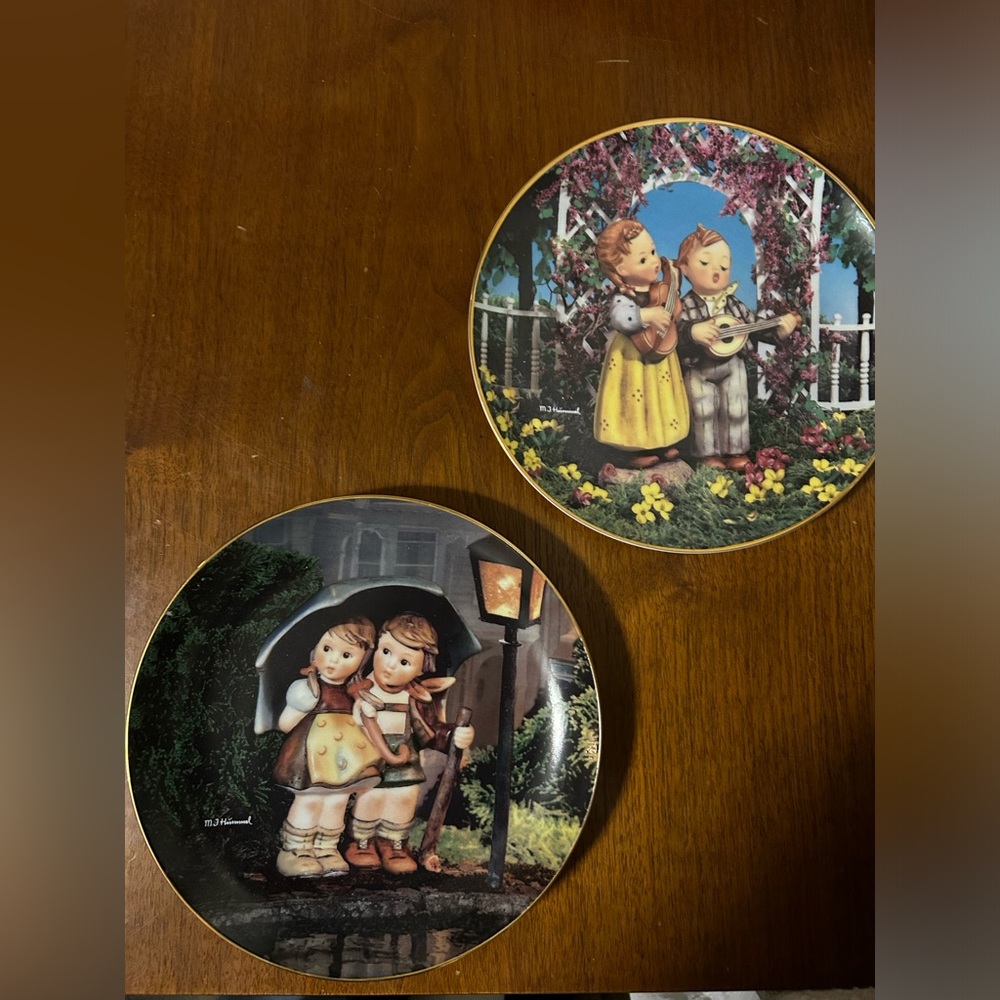 M. I. Hummel collector plate Danbury Mint's 1989 Little Companions stormy
